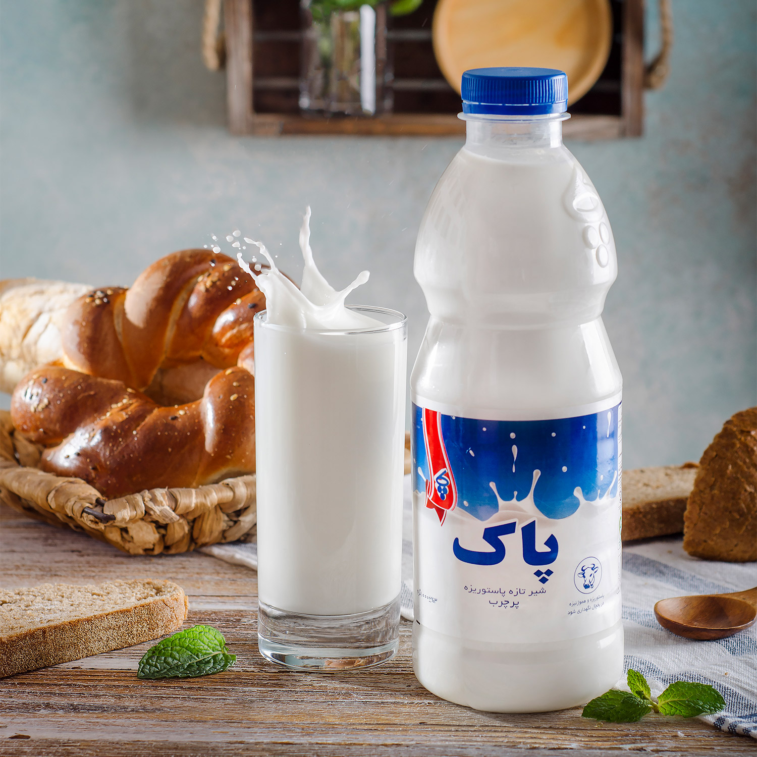 شیر بطری پر چرب پاک