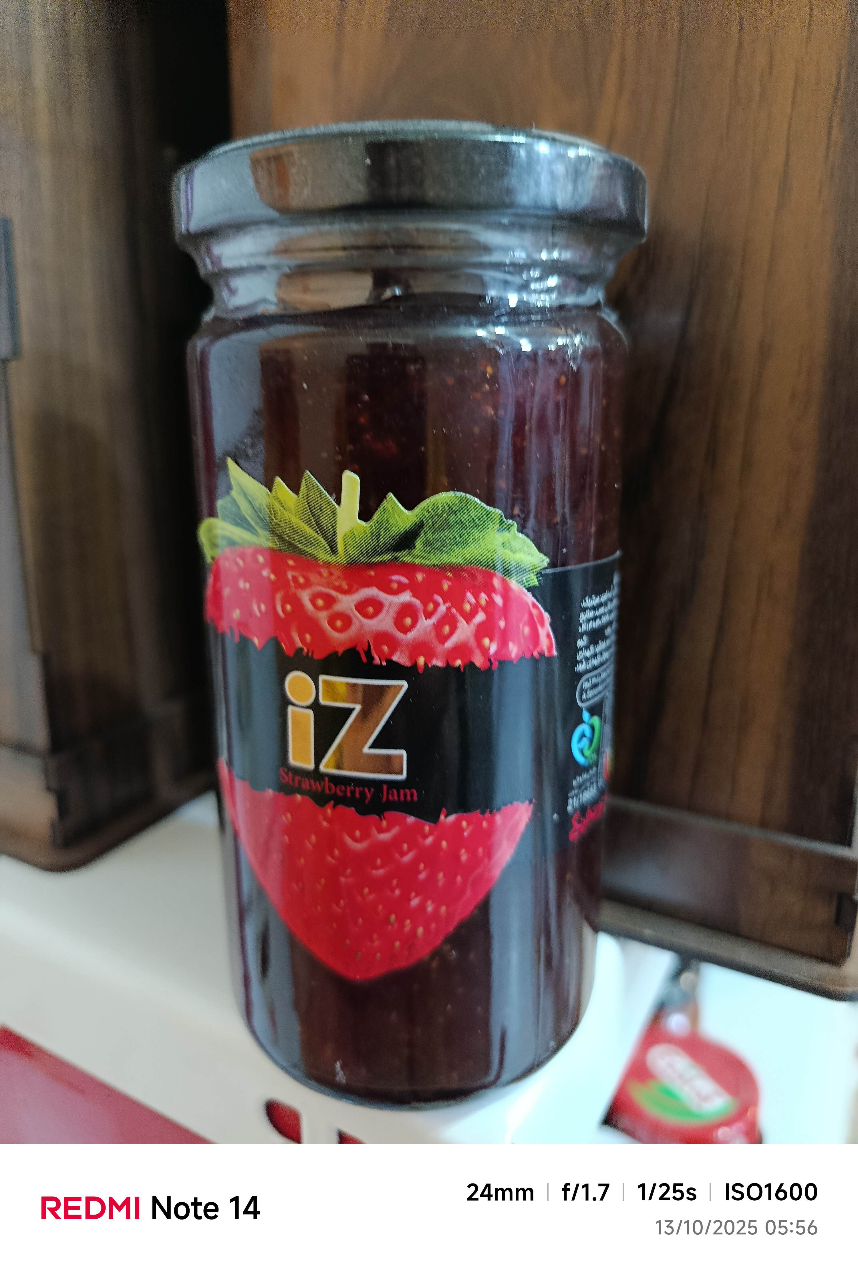 مربا توت فرنگی iZ